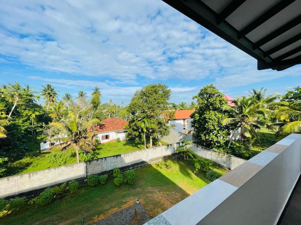 Dk Zur Einkehr Hotel Ahangama Exterior foto